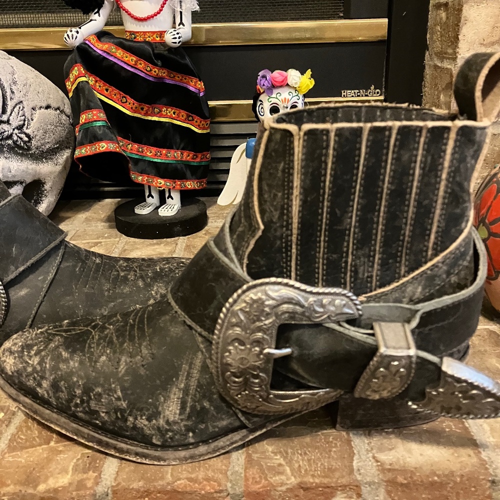 Matisse understated leather boots rare